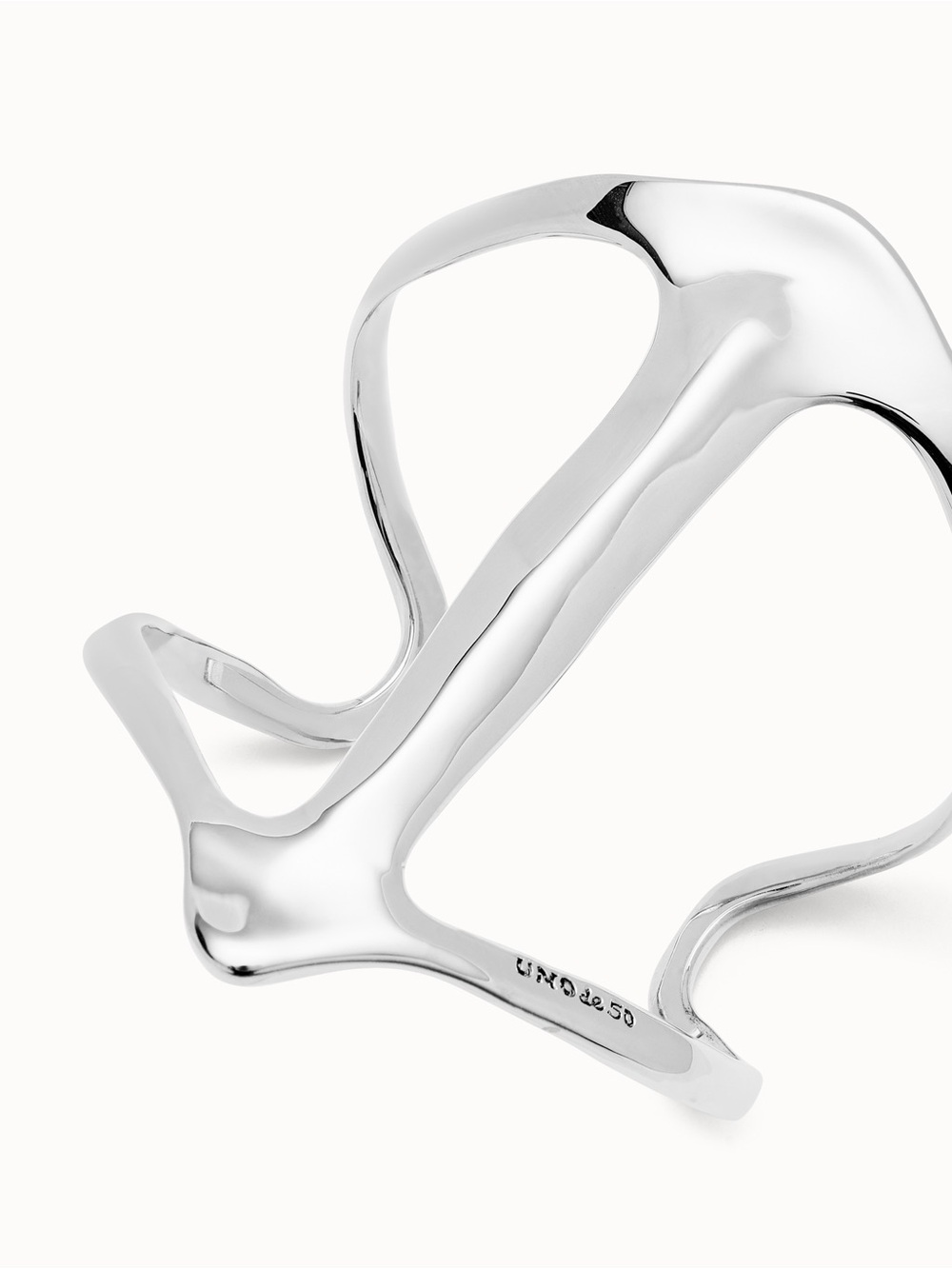 UNO de 50 Silver Manta Ray Open Cuff